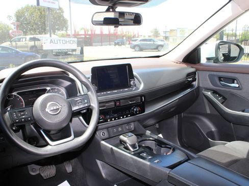 Used 2022 Nissan Rogue SV FWD image 19