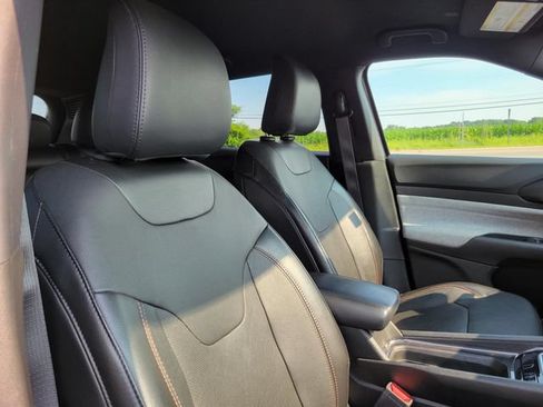 Used 2023 Jeep Compass Latitude AWD/4WD image 29