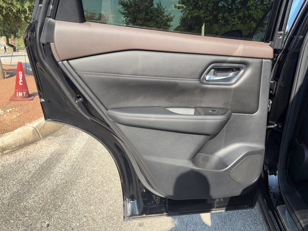 Certified 2023 Nissan Rogue SL FWD image 28