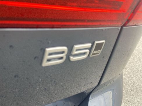 Used 2024 Volvo XC60 B5 Plus image 5