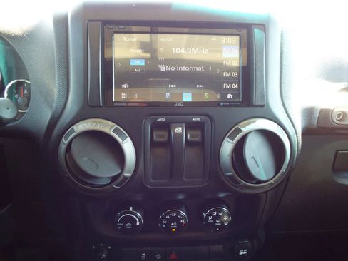 Used 2014 Jeep Wrangler Sport image 19