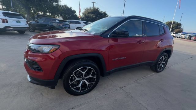 Used 2025 Jeep Compass Limited AWD/4WD image 4