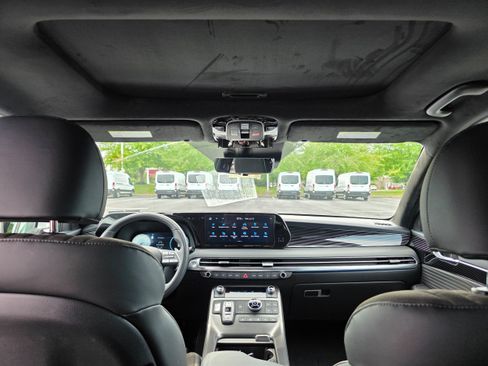 Used 2025 Hyundai Palisade Calligraphy AWD/4WD image 12