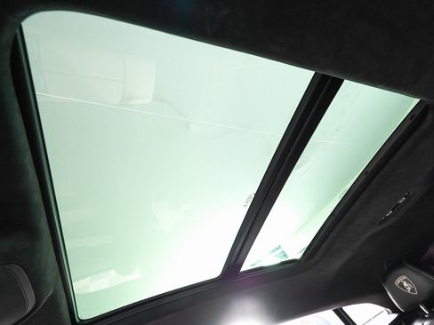 Used 2021 Lamborghini Urus image 28