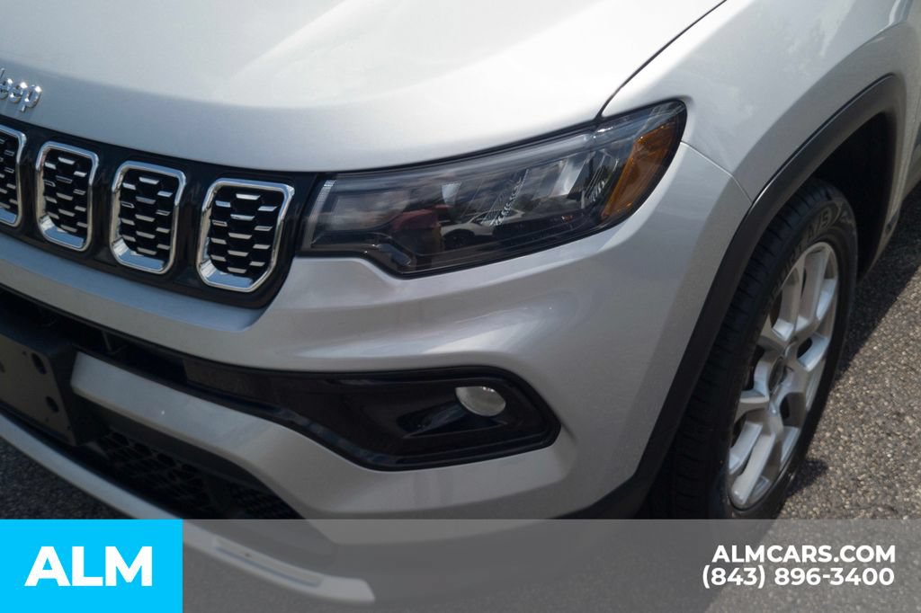 Used 2025 Jeep Compass Limited AWD/4WD image 11