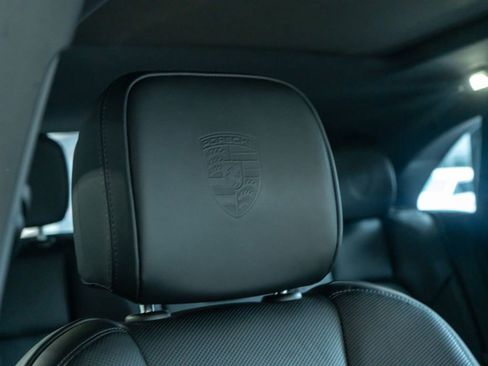 Certified 2026 Porsche Macan AWD/4WD image 33