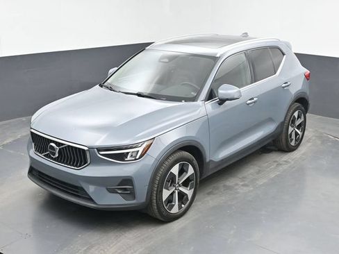 Used 2023 Volvo XC40 B4 Ultimate FWD image 35