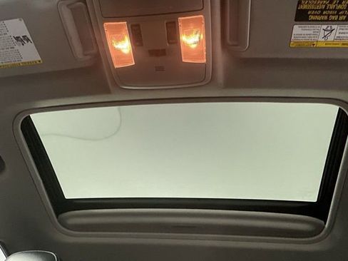 Used 2018 Toyota RAV4 Limited AWD/4WD image 32
