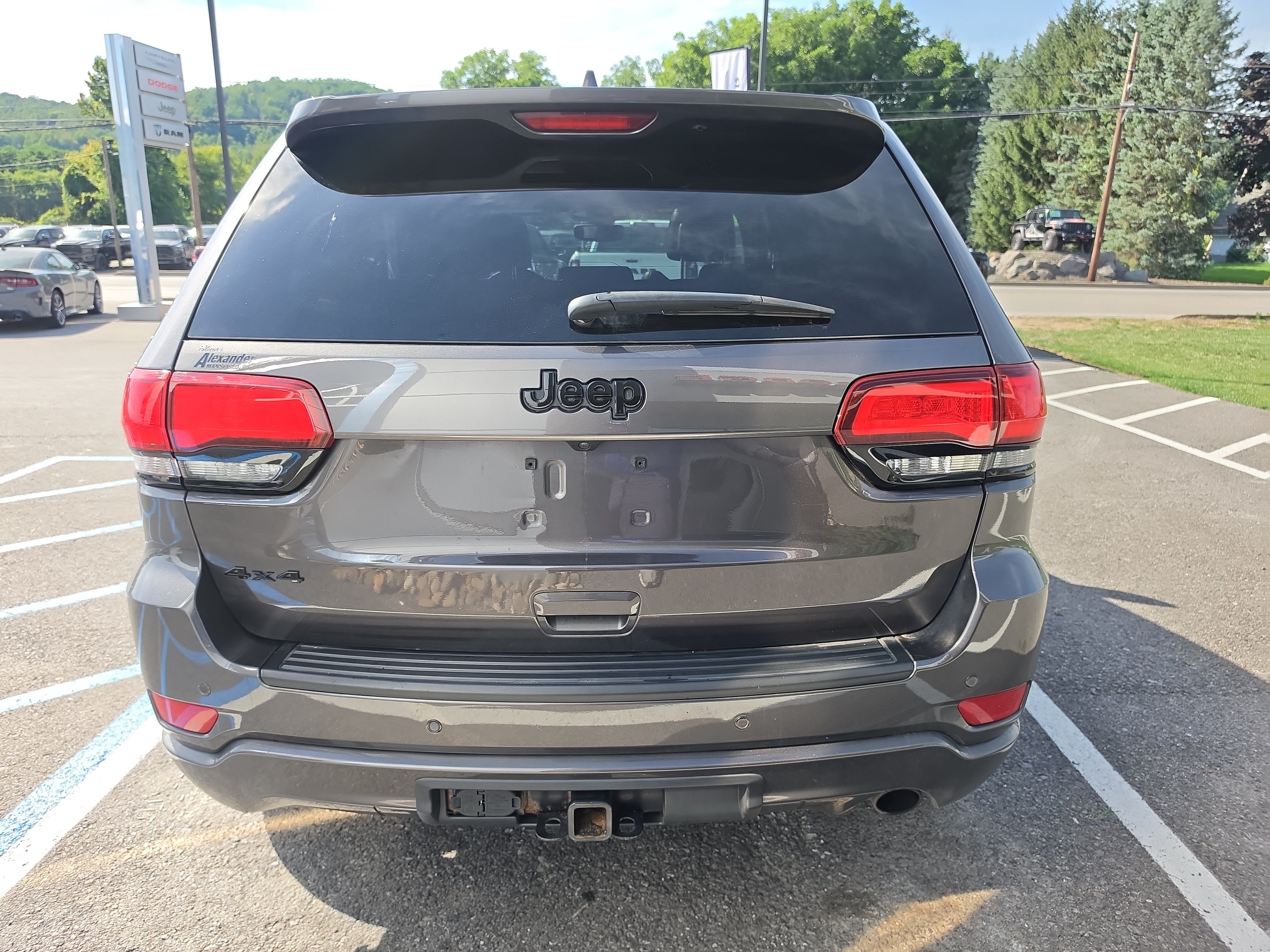 Used 2020 Jeep Grand Cherokee Altitude AWD/4WD image 4