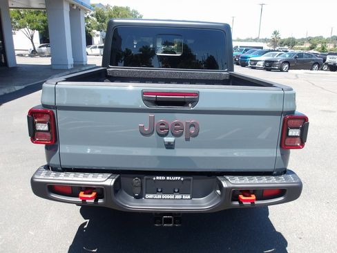 New 2025 Jeep Gladiator Rubicon w/ Steel Bumper Group image 7