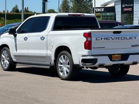 Used 2024 Chevrolet Silverado 1500 High Country w/ Technology Package AWD/4WD image 6
