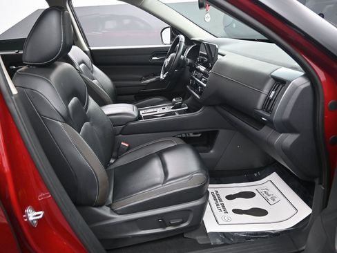 Used 2022 Nissan Pathfinder SL image 40