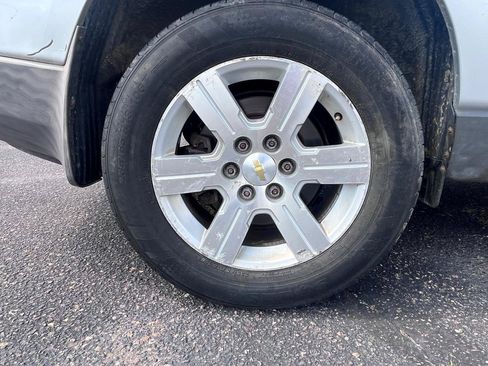 Used 2011 Chevrolet Traverse LS FWD image 22