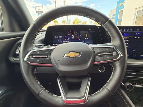 Used 2025 Chevrolet Traverse LT FWD image 16