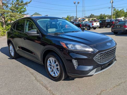 Used 2022 Ford Escape SE FWD image 2