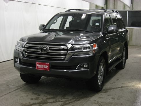Certified 2017 Toyota Land Cruiser image 28