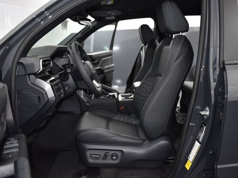 Used 2025 Toyota 4Runner TRD Off-Road Premium image 5