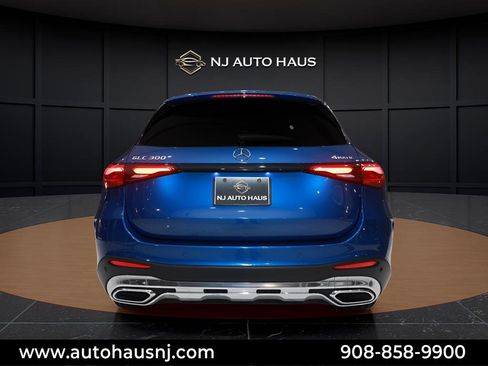 Used 2024 Mercedes-Benz GLC 300 4MATIC w/ AMG Line image 7