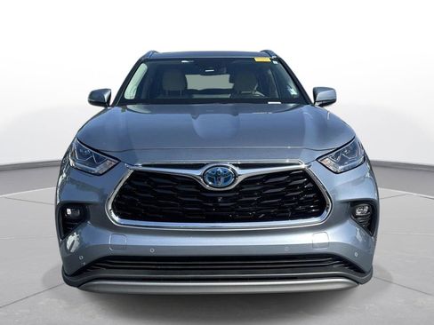 Used 2024 Toyota Highlander Platinum AWD/4WD image 3