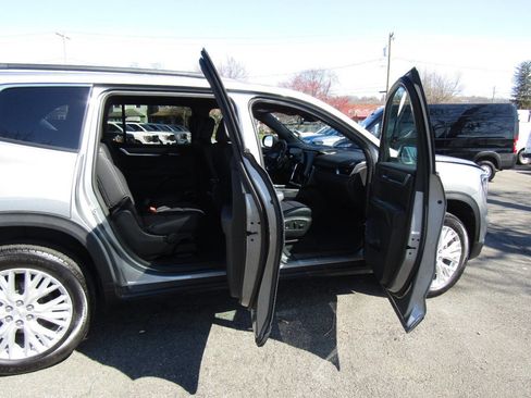 Used 2025 GMC Acadia Elevation w/ Elevation Premium Package image 31