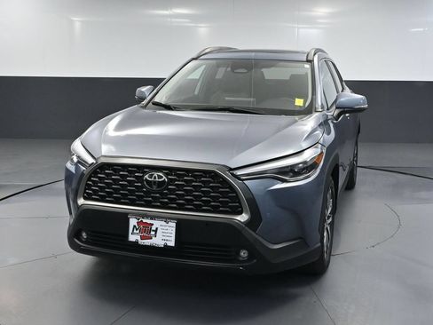 Used 2024 Toyota Corolla Cross XLE w/ Convenience Package AWD/4WD image 11