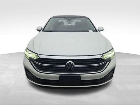 Certified 2024 Volkswagen Jetta SE w/ Panoramic Sunroof Package image 2