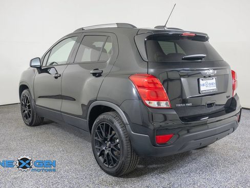 Used 2022 Chevrolet Trax LT w/ Midnight Edition AWD/4WD image 6