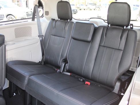 Used 2016 Chrysler Town & Country Touring FWD image 21