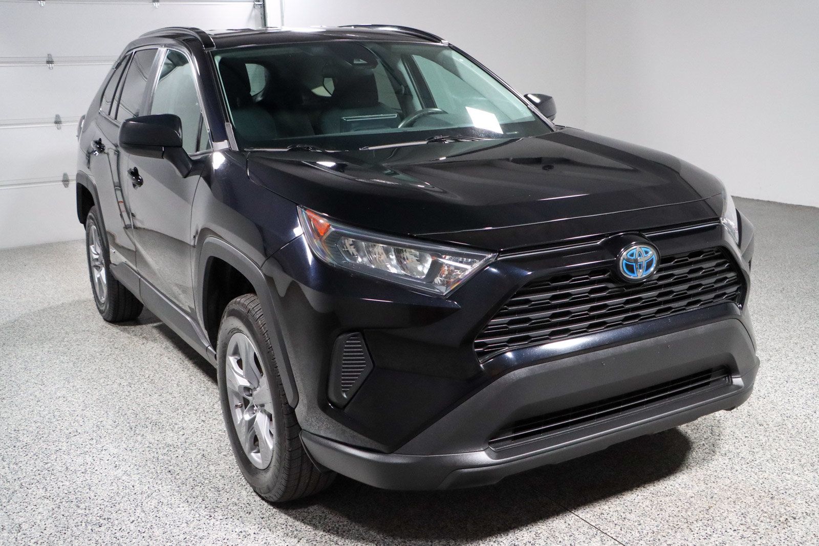 Used 2022 Toyota RAV4 LE AWD/4WD image 5