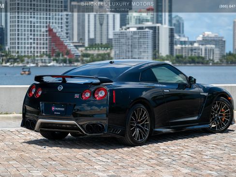 Used 2020 Nissan GT-R Premium w/ Premium Interior Package AWD/4WD image 4