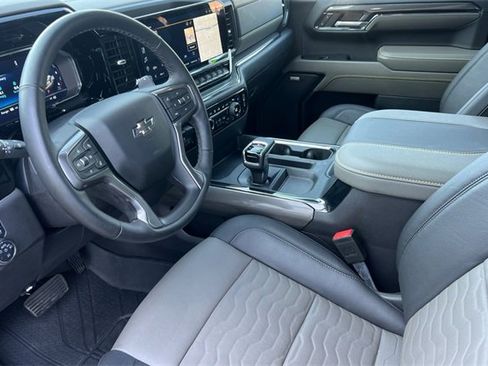 Used 2024 Chevrolet Silverado 1500 ZR2 w/ Technology Package image 10