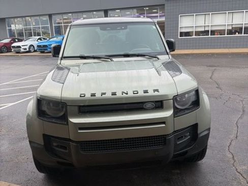 Used 2025 Land Rover Defender 110 X-Dynamic SE image 3