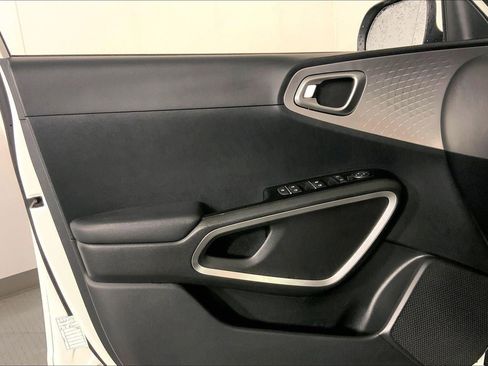Used 2025 Kia Soul LX image 24