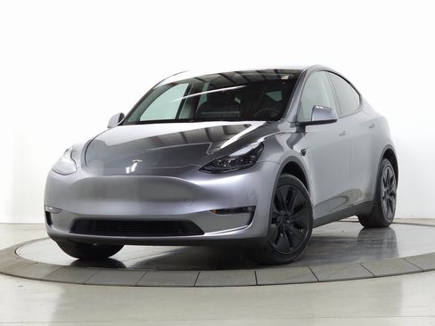 Used 2025 Tesla Model Y Long Range image 1
