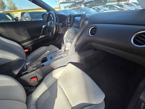 Used 2009 Nissan GT-R Premium image 8