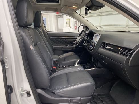 Used 2018 Mitsubishi Outlander GT image 17