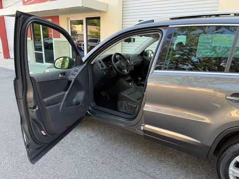 Used 2014 Volkswagen Tiguan S FWD image 33