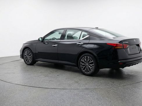 Used 2025 Nissan Altima 2.5 SV FWD image 6