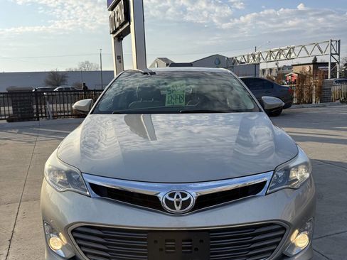 Used 2014 Toyota Avalon Limited image 2