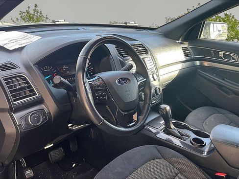 Used 2019 Ford Explorer XLT FWD image 16