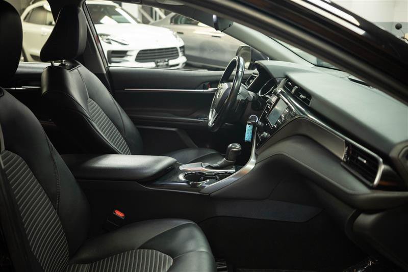Used 2020 Toyota Camry SE w/ Carpet Mat Package FWD image 13