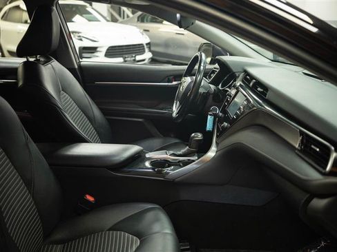Used 2020 Toyota Camry SE w/ Carpet Mat Package FWD image 13