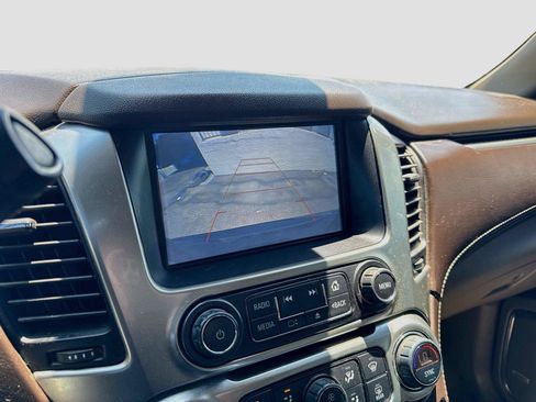 Used 2019 Chevrolet Suburban LT RWD image 17