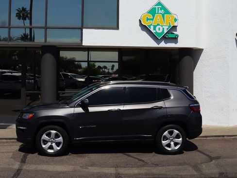 Used 2019 Jeep Compass Latitude FWD image 8