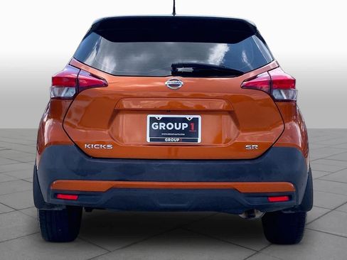 Used 2019 Nissan Kicks SR w/ SR Premium Package FWD image 5