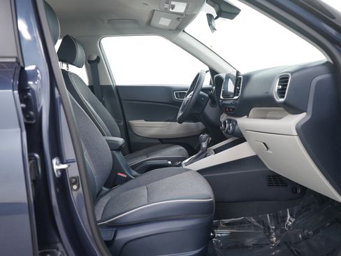 Certified 2025 Hyundai Venue Limited image 11