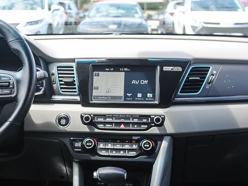 Used 2019 Kia Niro Touring FWD image 18