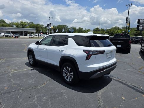 Used 2026 Chevrolet Equinox LT AWD/4WD image 3
