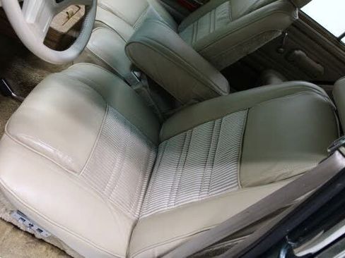 Used 1991 Jeep Grand Wagoneer image 18