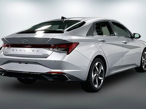 Used 2023 Hyundai Elantra Limited FWD image 8